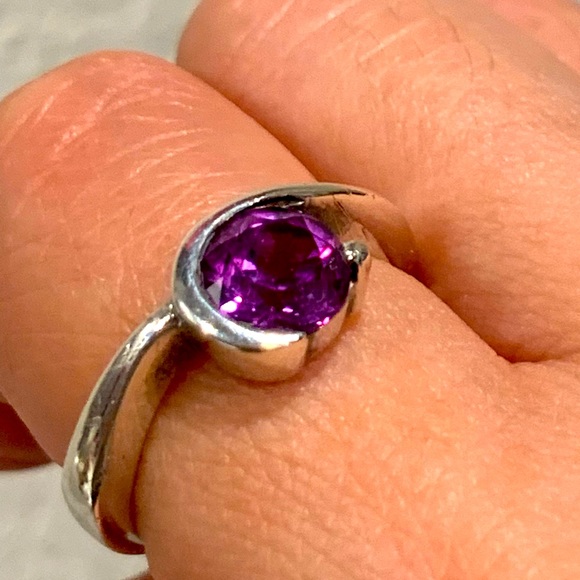 Sterling Silver Ring - Picture 2 of 4